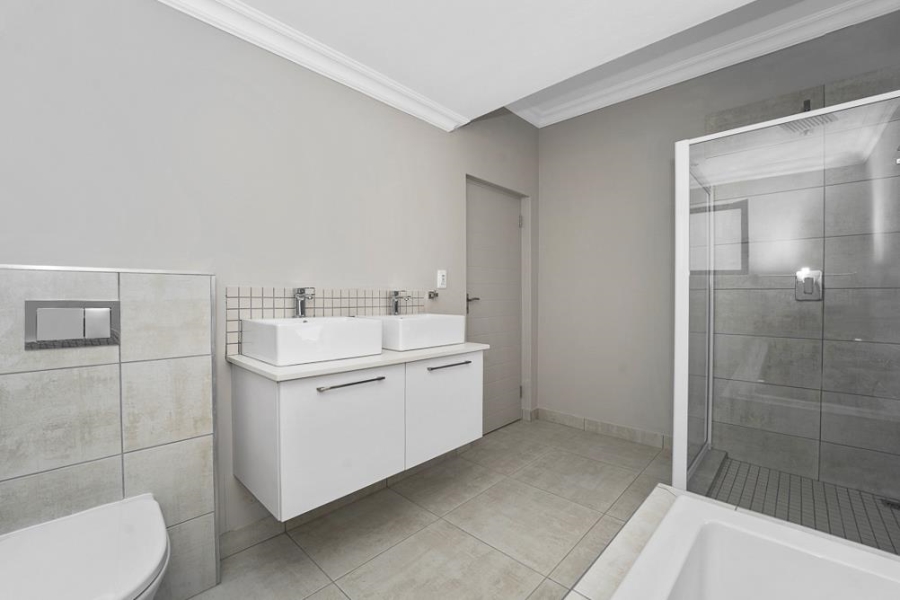 To Let 3 Bedroom Property for Rent in Broadacres Gauteng