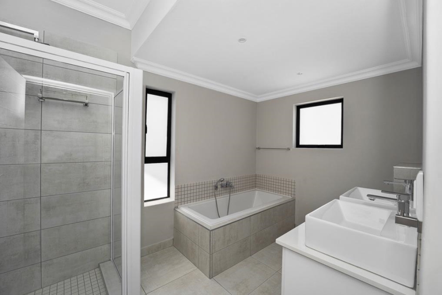 To Let 3 Bedroom Property for Rent in Broadacres Gauteng