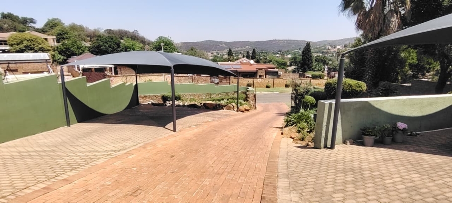 To Let 3 Bedroom Property for Rent in Mulbarton Gauteng
