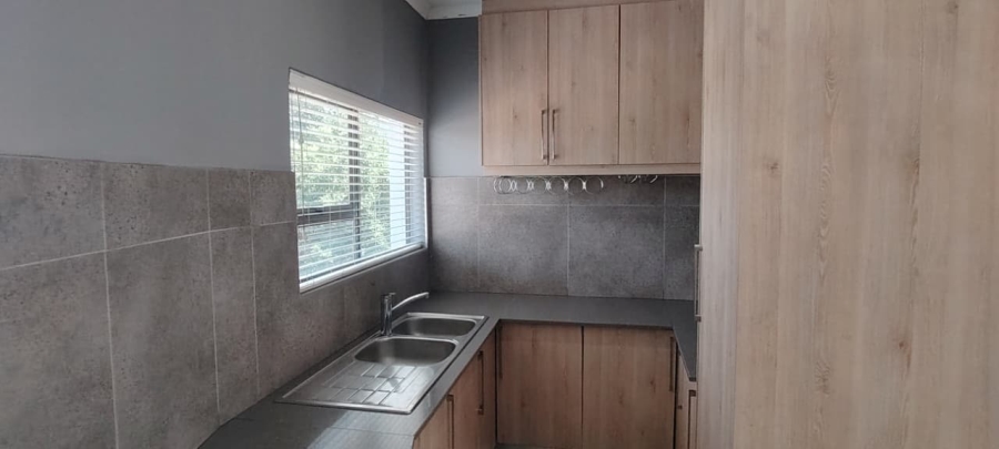 To Let 3 Bedroom Property for Rent in Mulbarton Gauteng