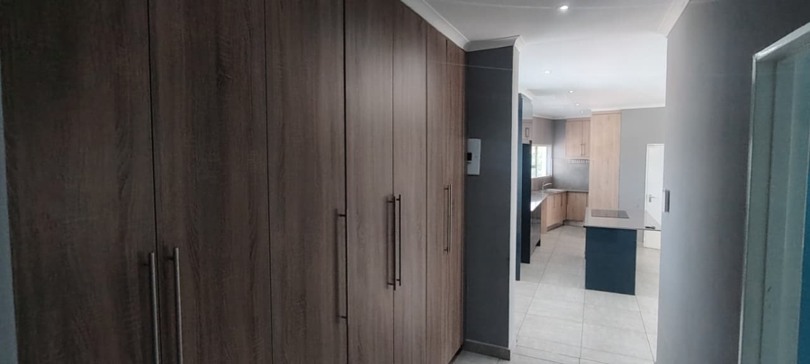 To Let 3 Bedroom Property for Rent in Mulbarton Gauteng