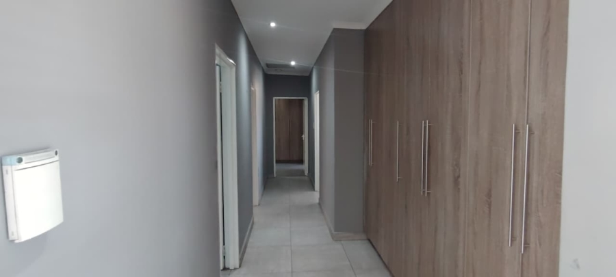 To Let 3 Bedroom Property for Rent in Mulbarton Gauteng