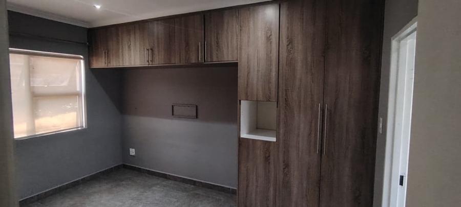 To Let 3 Bedroom Property for Rent in Mulbarton Gauteng