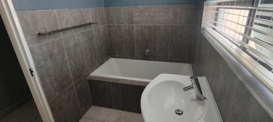 To Let 3 Bedroom Property for Rent in Mulbarton Gauteng