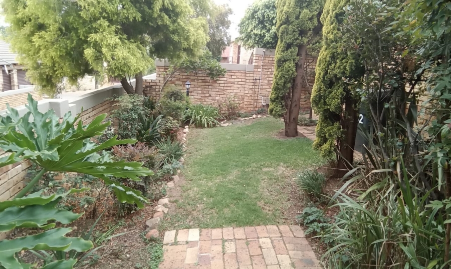 2 Bedroom Property for Sale in Wilgeheuwel Gauteng