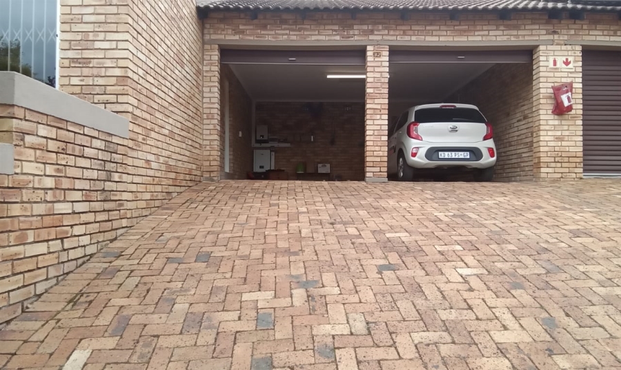 2 Bedroom Property for Sale in Wilgeheuwel Gauteng