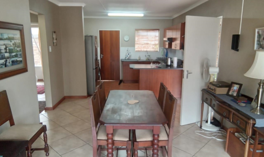 2 Bedroom Property for Sale in Wilgeheuwel Gauteng