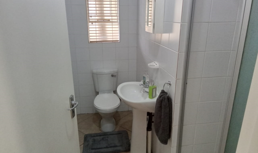 2 Bedroom Property for Sale in Wilgeheuwel Gauteng