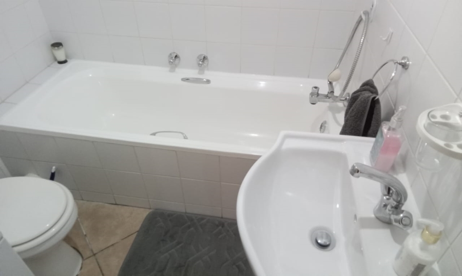 2 Bedroom Property for Sale in Wilgeheuwel Gauteng