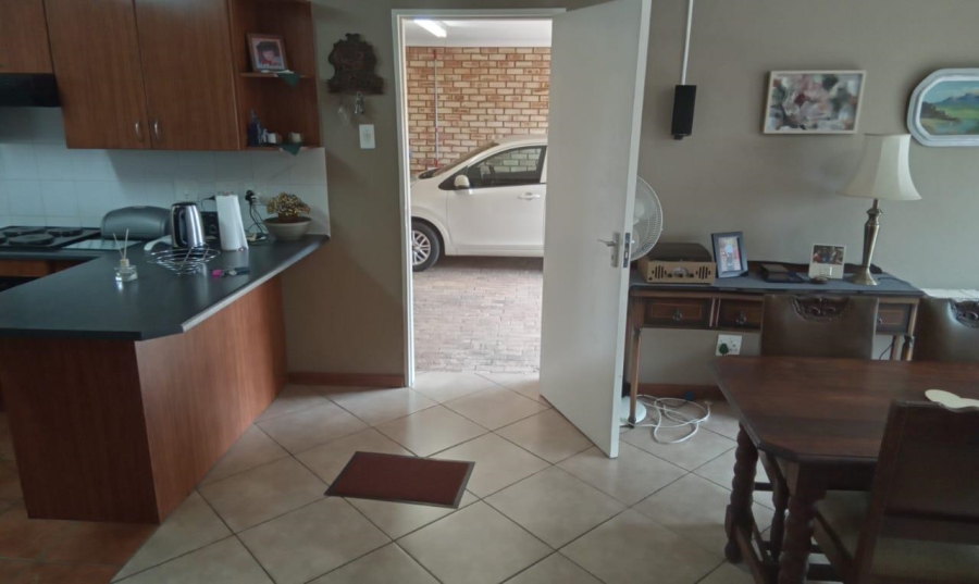 2 Bedroom Property for Sale in Wilgeheuwel Gauteng