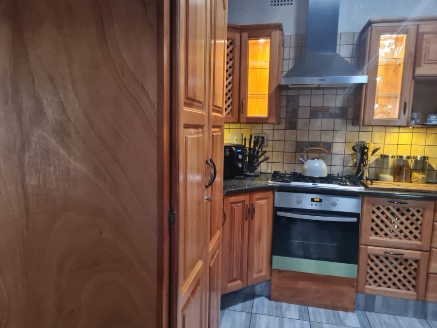 3 Bedroom Property for Sale in Beyerspark Gauteng