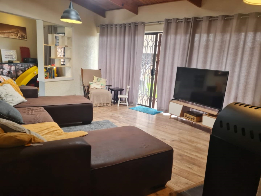 3 Bedroom Property for Sale in Beyerspark Gauteng