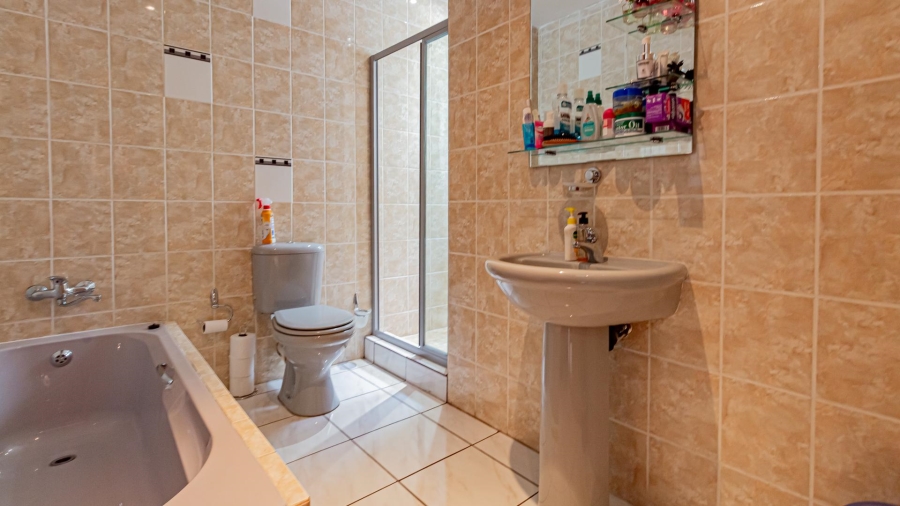 5 Bedroom Property for Sale in Fourways Gauteng