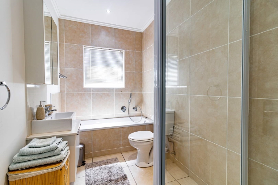 To Let 2 Bedroom Property for Rent in Barbeque Downs Gauteng