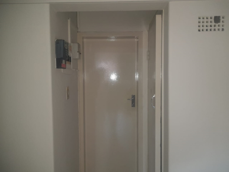 1 Bedroom Property for Sale in Hillbrow Gauteng