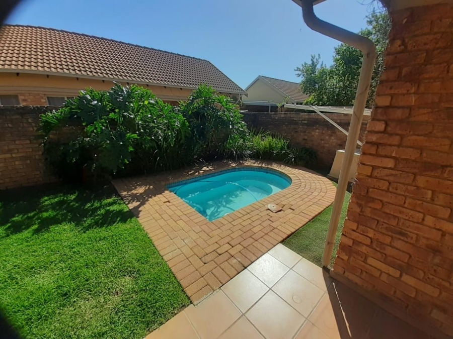 To Let 2 Bedroom Property for Rent in Equestria Gauteng