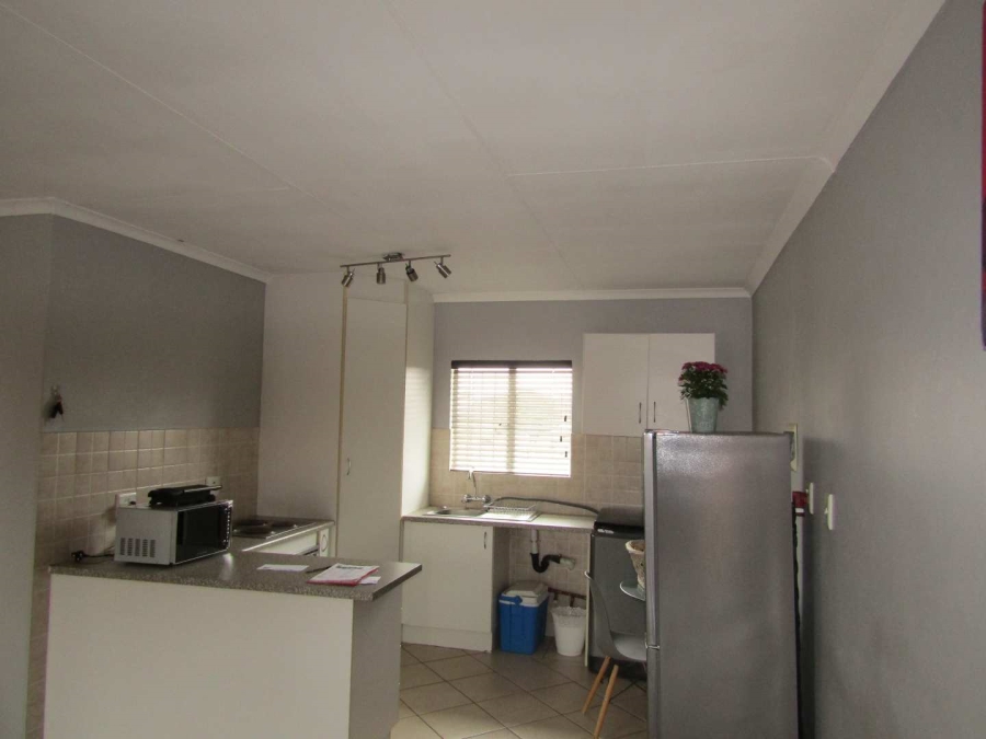 2 Bedroom Property for Sale in Glen Marais Gauteng