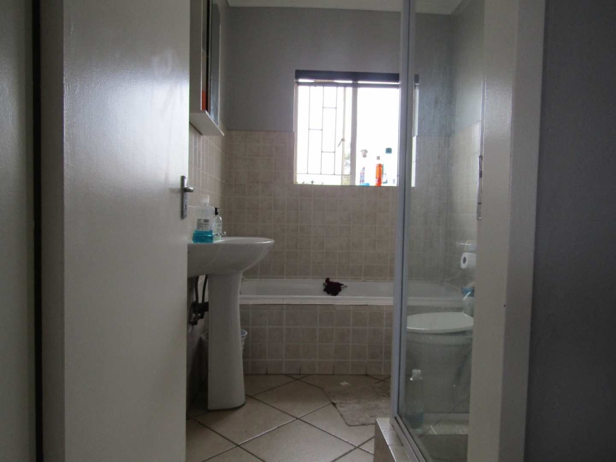 2 Bedroom Property for Sale in Glen Marais Gauteng