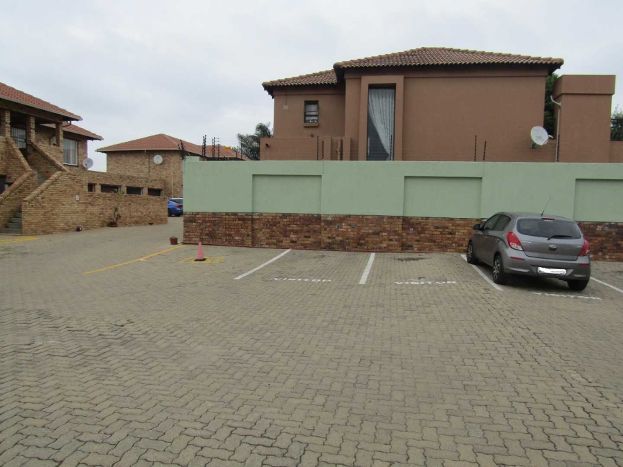 2 Bedroom Property for Sale in Glen Marais Gauteng
