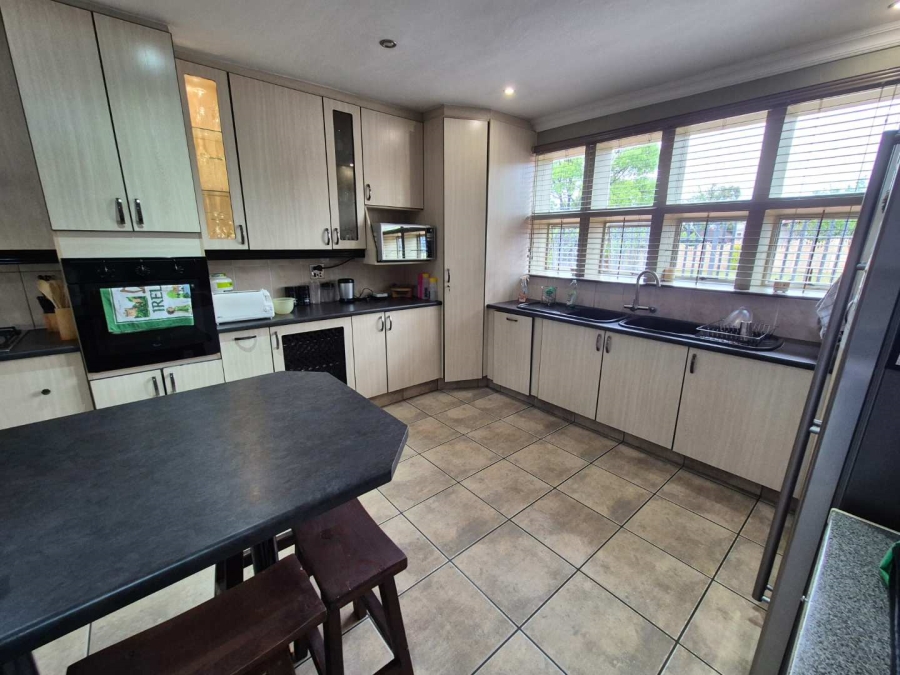 3 Bedroom Property for Sale in Brackendowns Gauteng