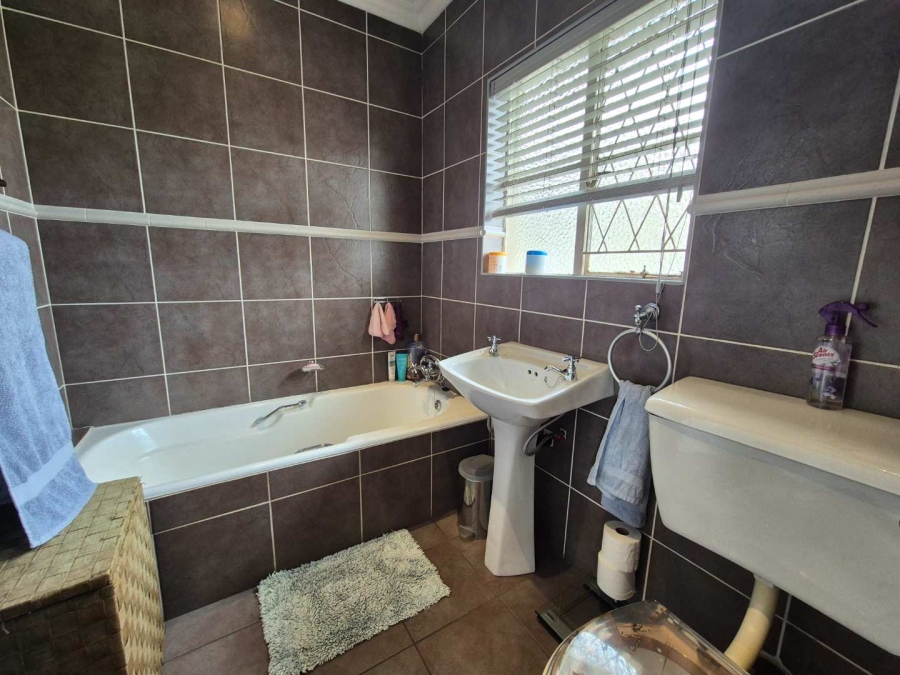 3 Bedroom Property for Sale in Brackendowns Gauteng