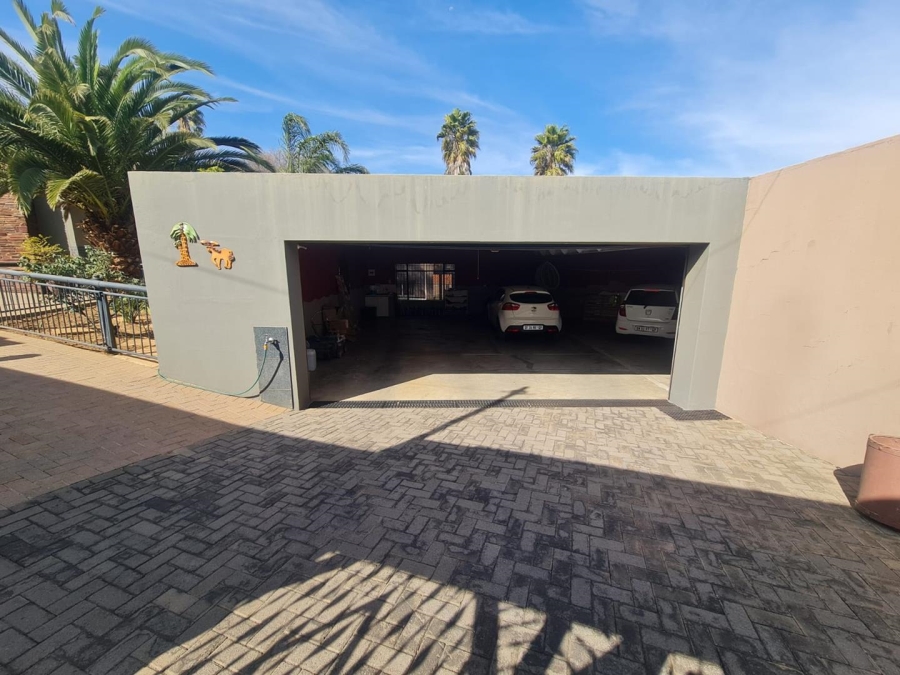 4 Bedroom Property for Sale in Linmeyer Gauteng