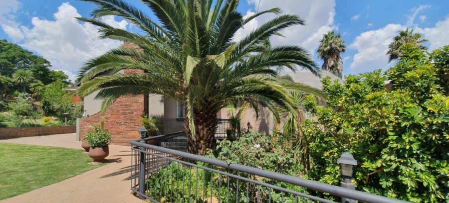 4 Bedroom Property for Sale in Linmeyer Gauteng