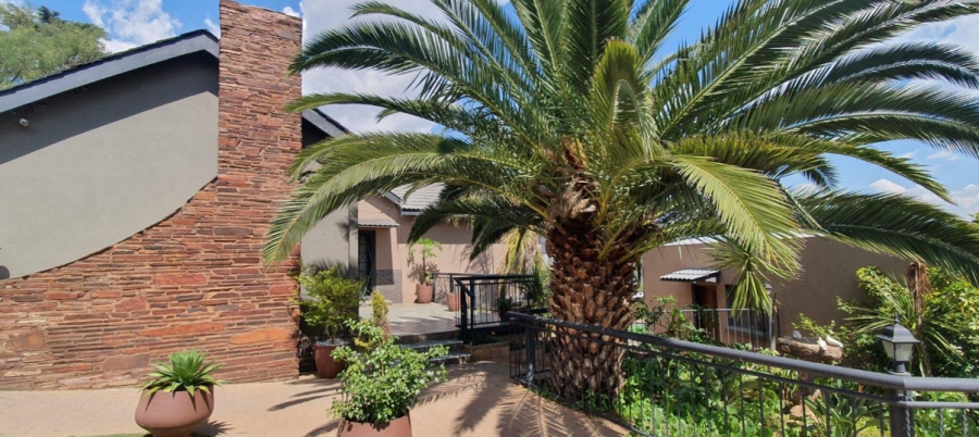 4 Bedroom Property for Sale in Linmeyer Gauteng