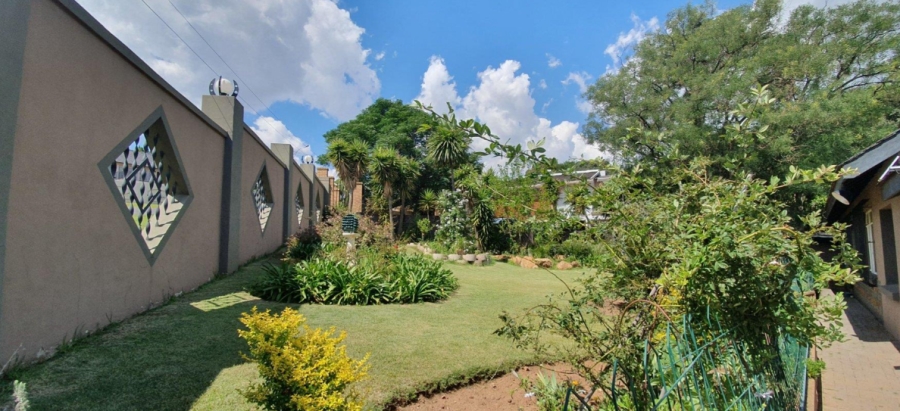 4 Bedroom Property for Sale in Linmeyer Gauteng
