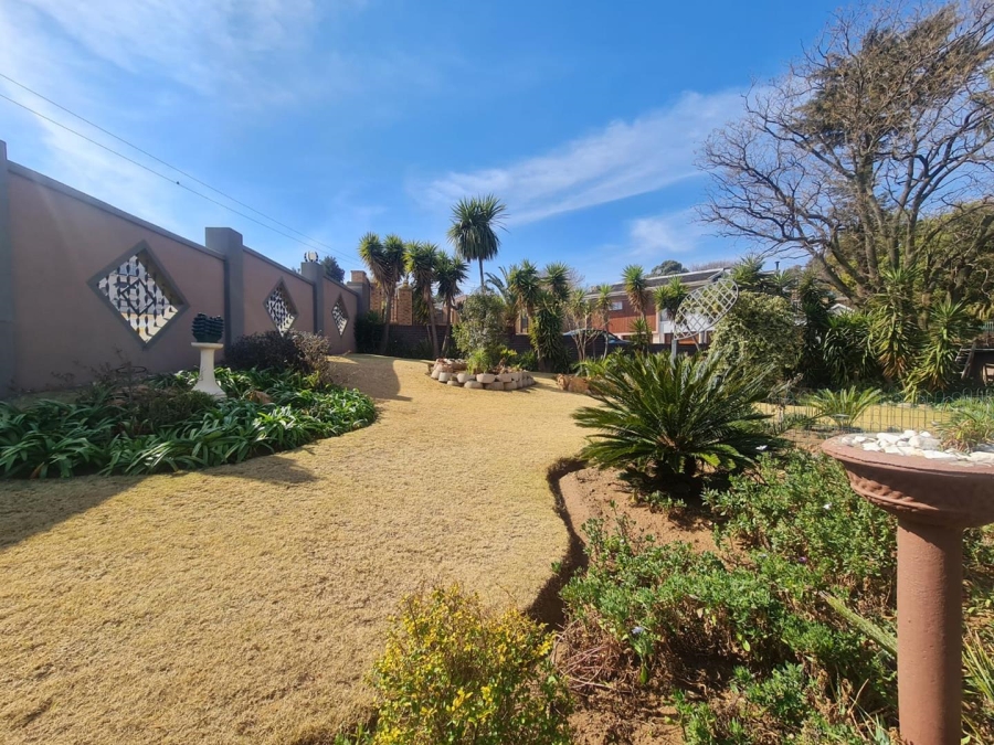 4 Bedroom Property for Sale in Linmeyer Gauteng