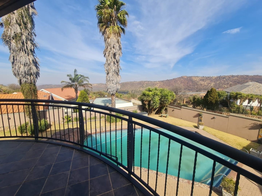 4 Bedroom Property for Sale in Linmeyer Gauteng