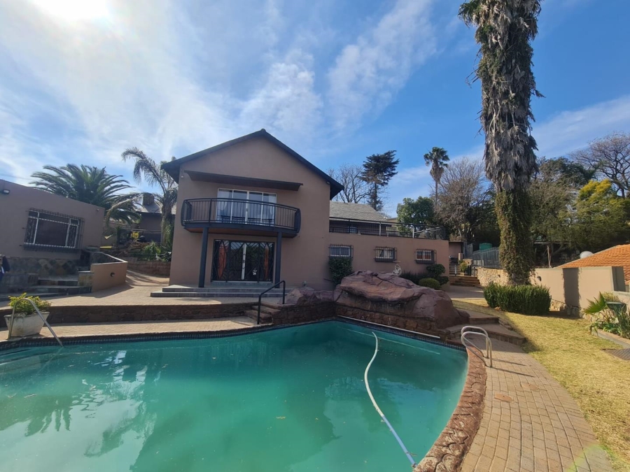 4 Bedroom Property for Sale in Linmeyer Gauteng
