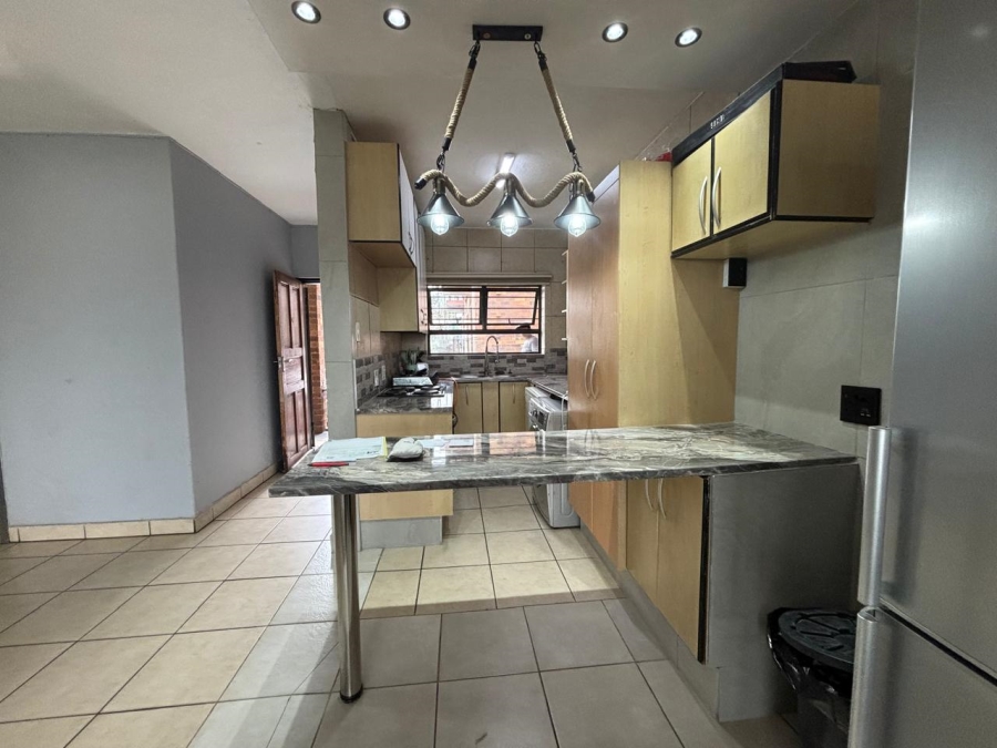 2 Bedroom Property for Sale in Crown Gardens Gauteng