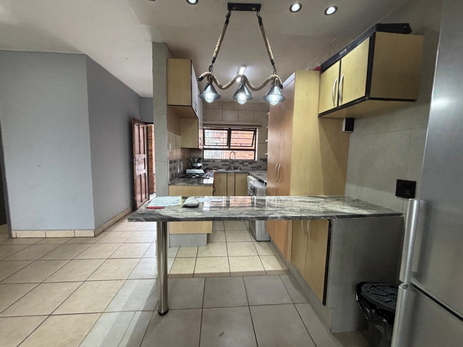 2 Bedroom Property for Sale in Crown Gardens Gauteng