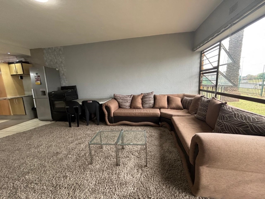 2 Bedroom Property for Sale in Crown Gardens Gauteng