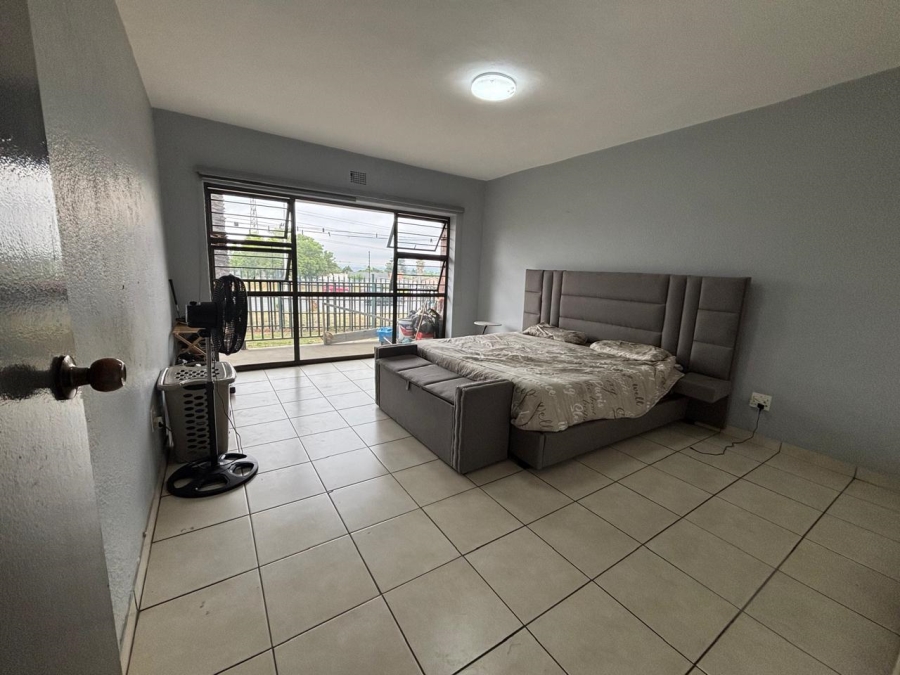 2 Bedroom Property for Sale in Crown Gardens Gauteng