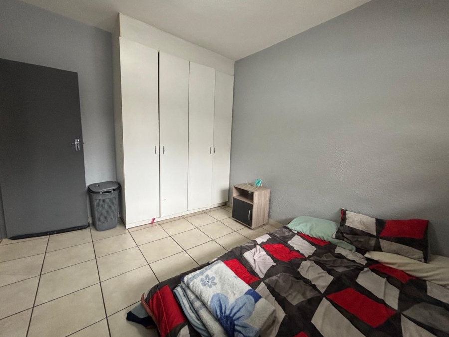 2 Bedroom Property for Sale in Crown Gardens Gauteng