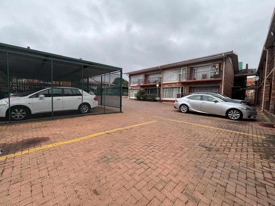 2 Bedroom Property for Sale in Crown Gardens Gauteng