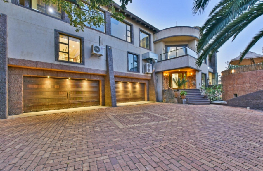 9 Bedroom Property for Sale in Glenvista Gauteng