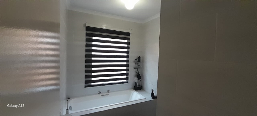 2 Bedroom Property for Sale in Honeydew Gauteng