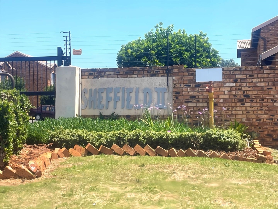 2 Bedroom Property for Sale in Chloorkop Gauteng