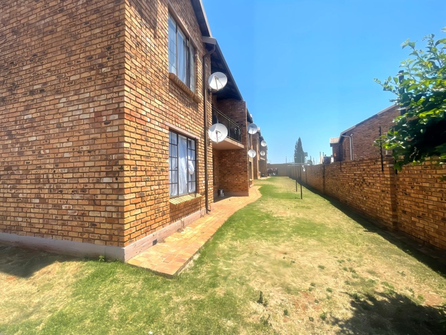 2 Bedroom Property for Sale in Chloorkop Gauteng