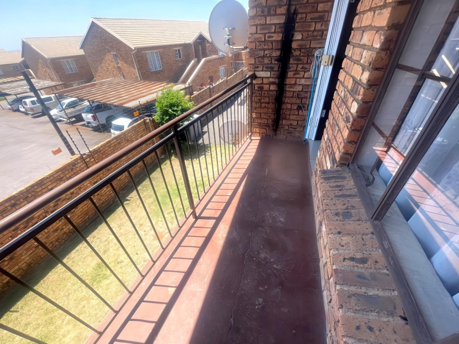 2 Bedroom Property for Sale in Chloorkop Gauteng