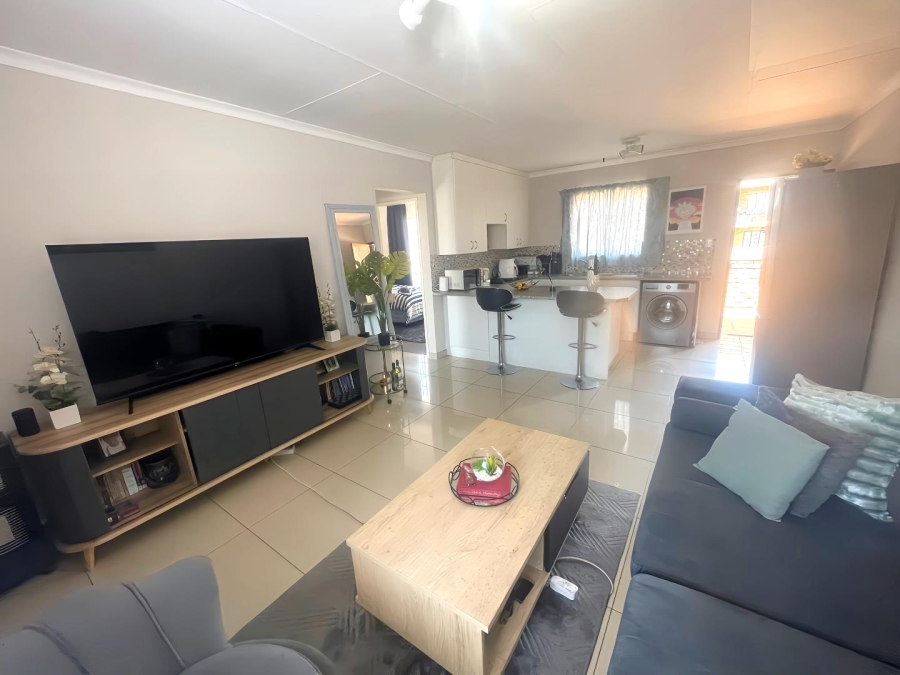 2 Bedroom Property for Sale in Chloorkop Gauteng