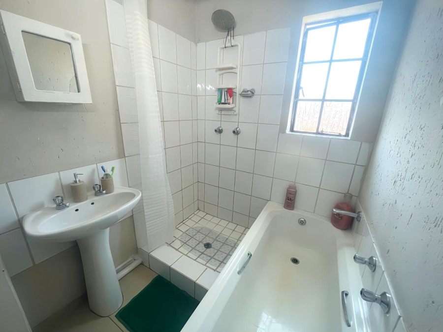 2 Bedroom Property for Sale in Chloorkop Gauteng