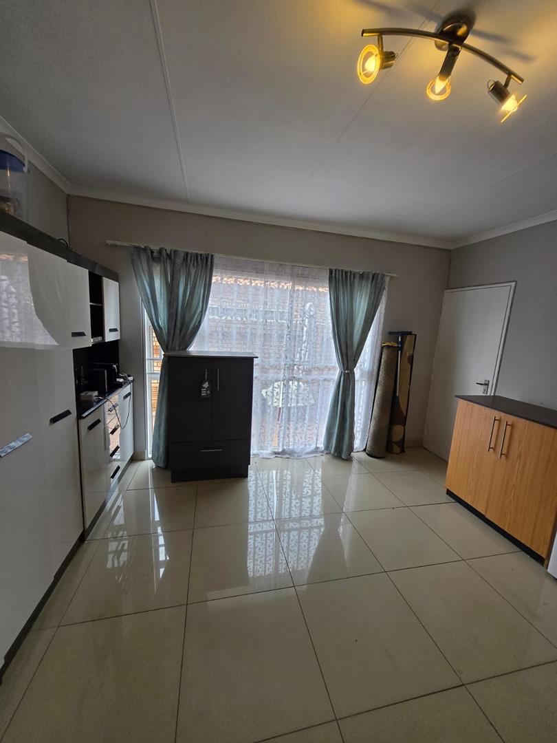 To Let 3 Bedroom Property for Rent in New Redruth Gauteng