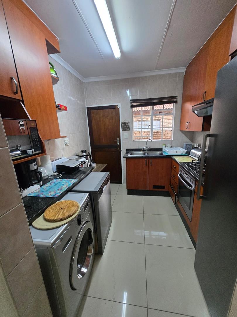 To Let 3 Bedroom Property for Rent in New Redruth Gauteng