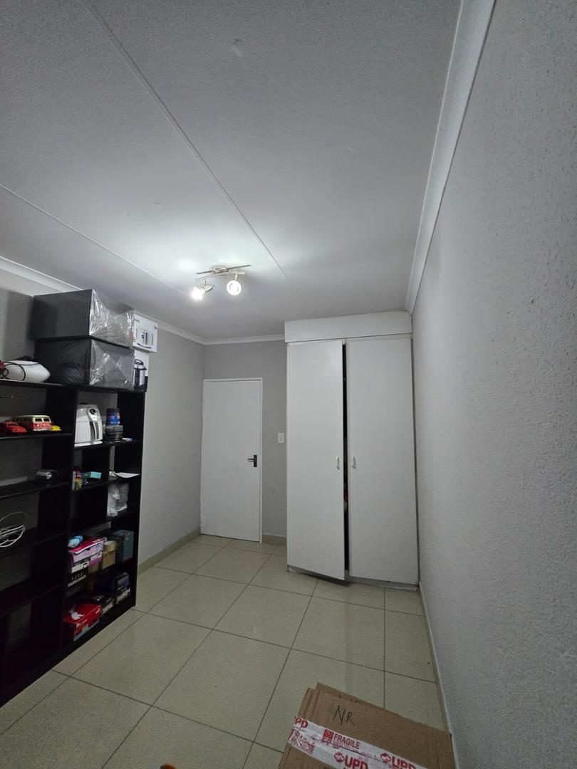 To Let 3 Bedroom Property for Rent in New Redruth Gauteng