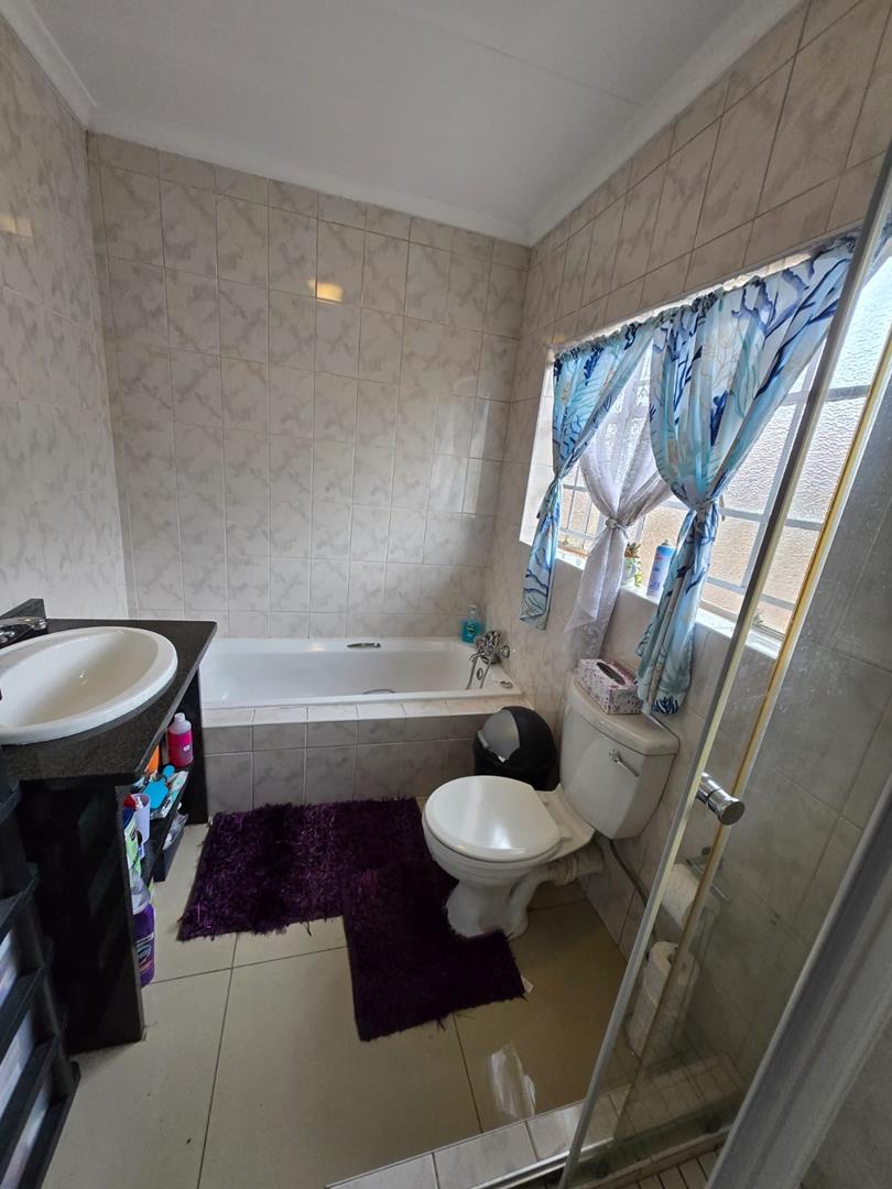 To Let 3 Bedroom Property for Rent in New Redruth Gauteng