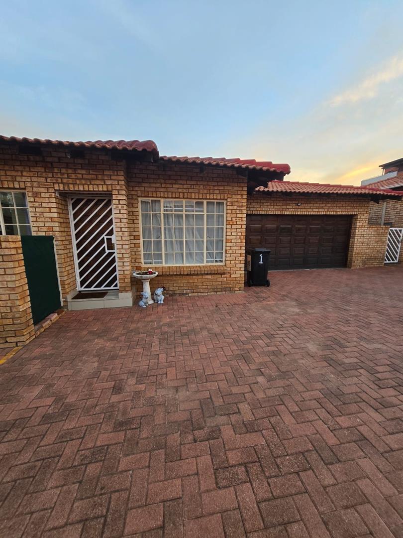 To Let 3 Bedroom Property for Rent in New Redruth Gauteng